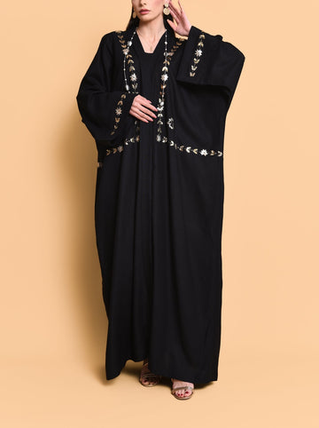 عباية نجدة بتطريز يدوي