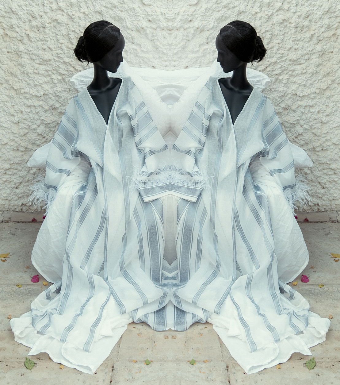 LINEN ABAYA OSTRICH FEATHER TRIM